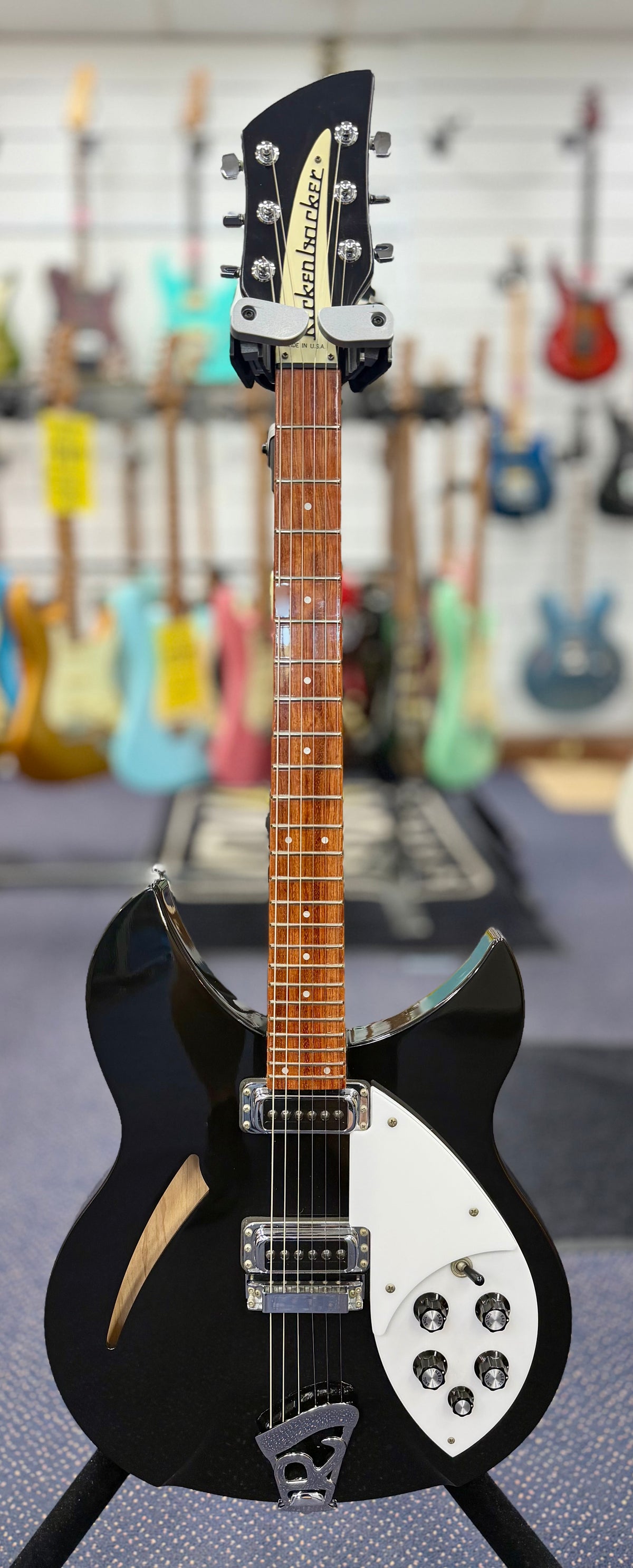 2002 Rickenbacker 330 in Jetglo - W/ Hard Case ( Pre Owned ) 02 37188-Rickenbacker-Infinite Music