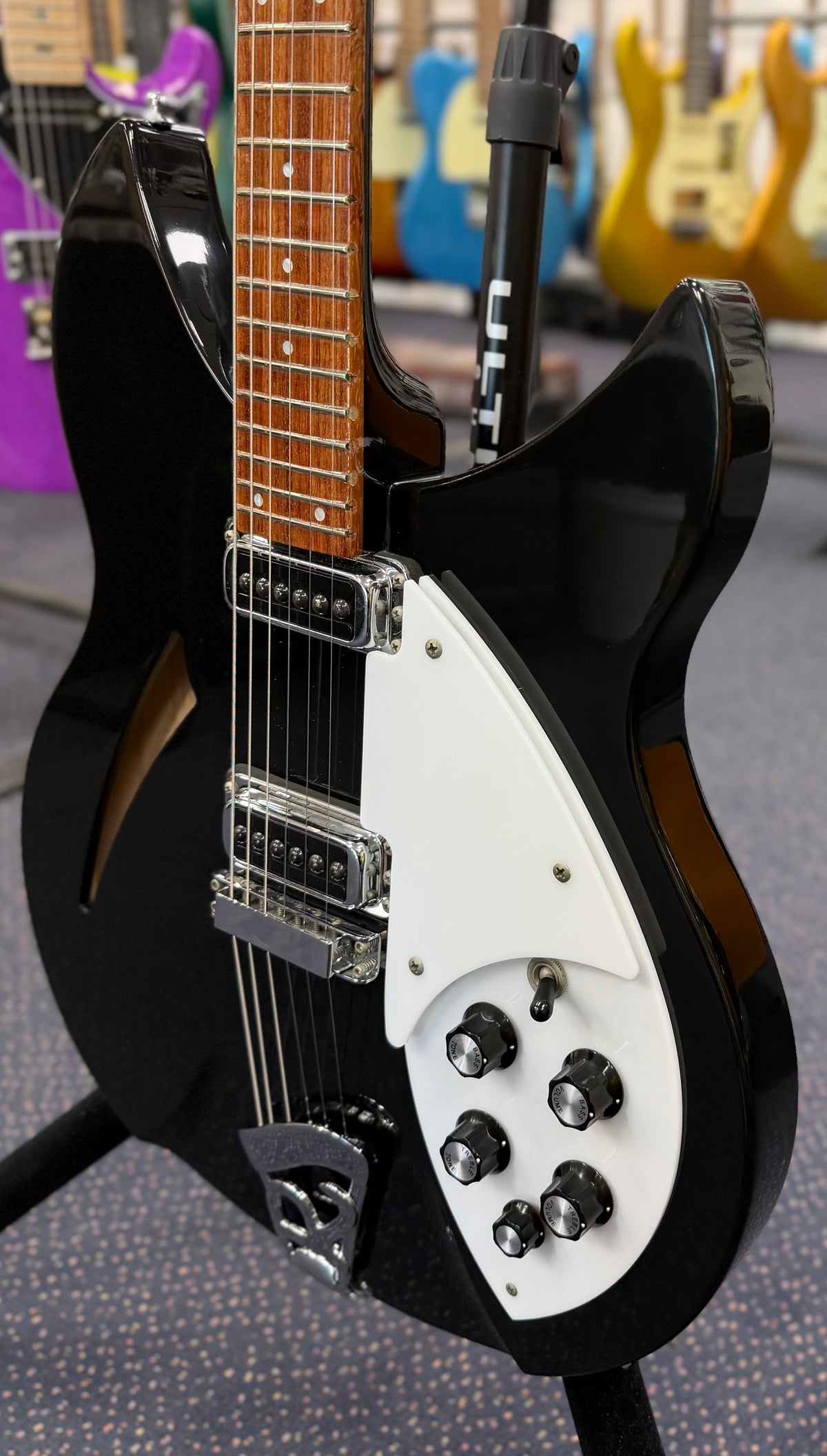 2002 Rickenbacker 330 in Jetglo - W/ Hard Case ( Pre Owned ) 02 37188-Rickenbacker-Infinite Music
