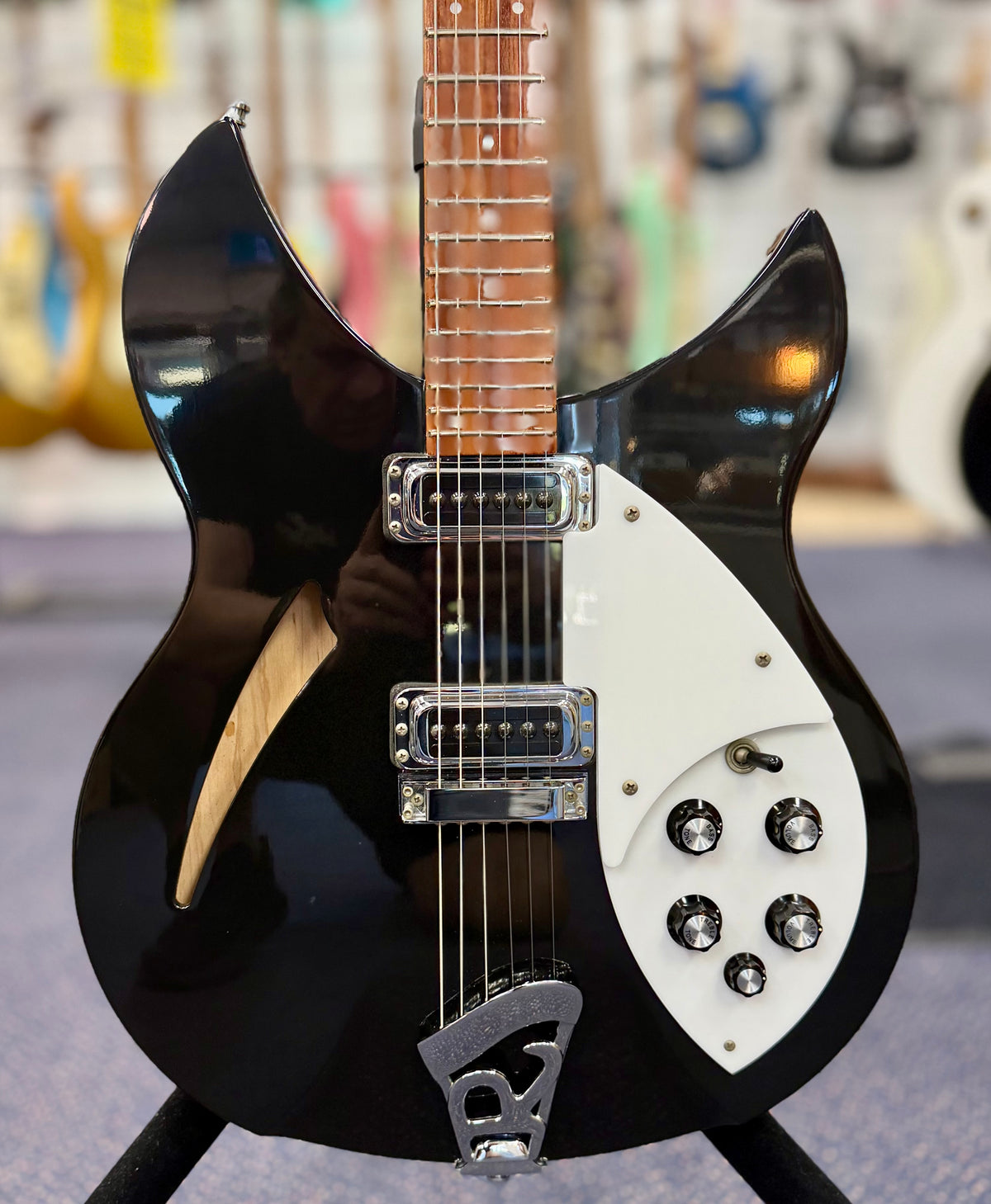 2002 Rickenbacker 330 in Jetglo - W/ Hard Case ( Pre Owned ) 02 37188-Rickenbacker-Infinite Music