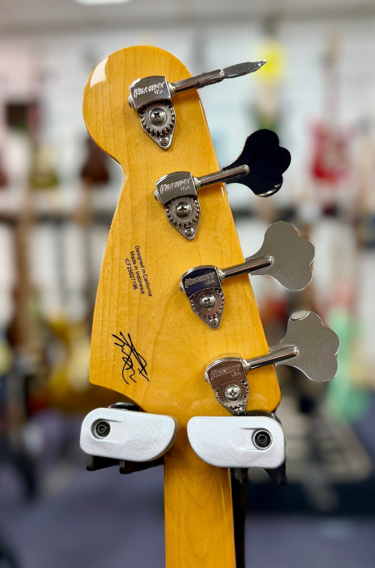 2025 LTD Chilli Beans Maika Mustang Bass - Aged Natural W/- Bag ( Pre Owned )-Fender-Infinite Music