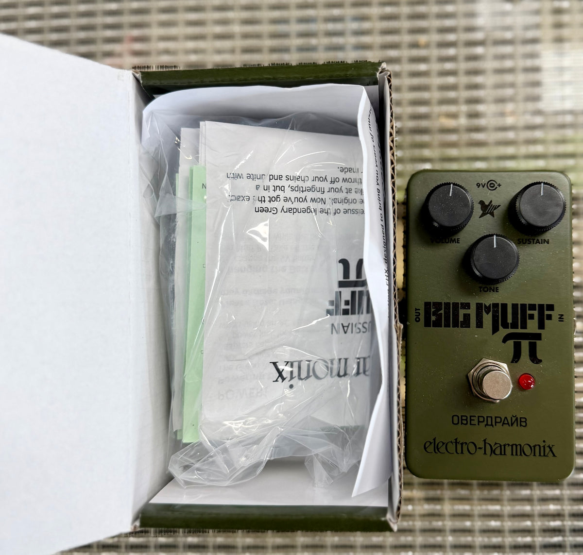 Electro Harmonix Green Russian Big Muff Distortion/Sustainer Pedal (Pre Owned...With Box)-Electro-Harmonix-Infinite Music