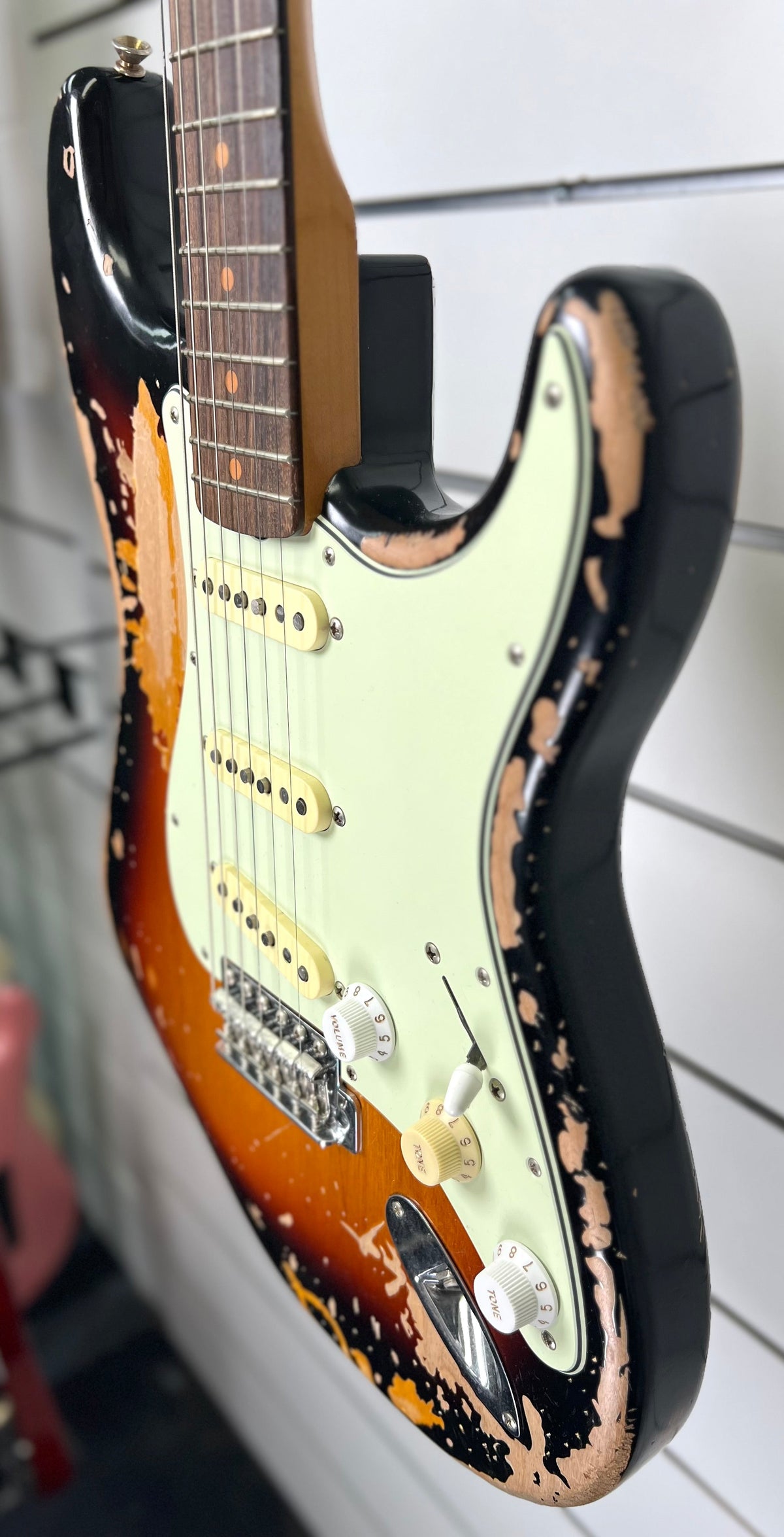 Fender Mike McCready Stratocaster - 3-Color Sunburst -W/- Hardcase and Original Box ( Pre Owned... Excellent Condition)-Fender-Infinite Music