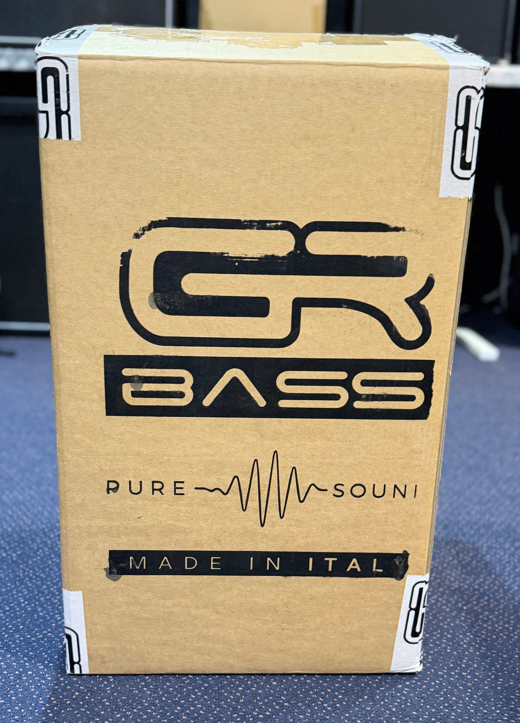 GR Bass AeroTech AT208 Carbon Fiber 2x8 Bass Speaker Cab 500w RMS @ 4Ohms w/- Padded Soft Cover & Box ( Pre Owned-Infinite Music-Infinite Music