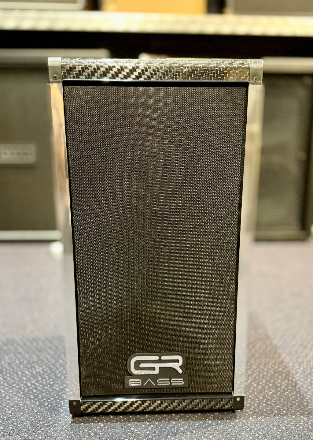 GR Bass AeroTech AT208 Carbon Fiber 2x8 Bass Speaker Cab 500w RMS @ 4Ohms w/- Padded Soft Cover & Box ( Pre Owned-Infinite Music-Infinite Music