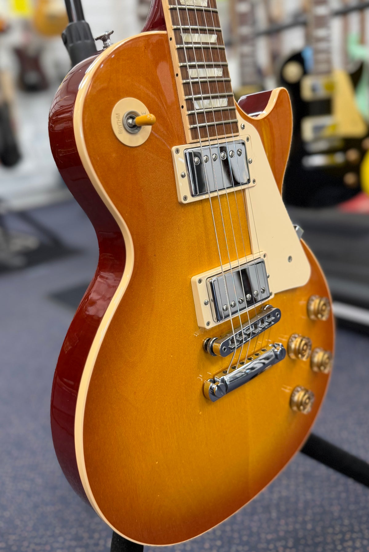 Gibson Les Paul Traditional 2016T Plain Top Light Burst W/-Hard Case ( Pre Owned )-Gibson-Infinite Music