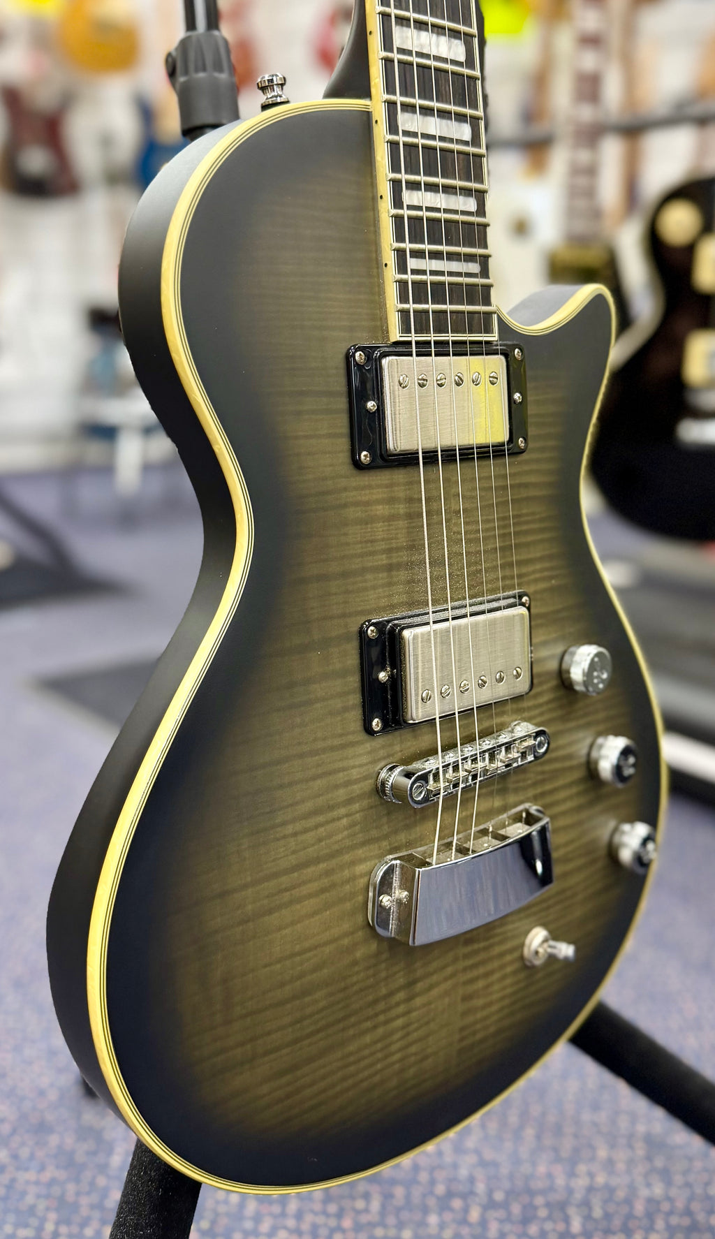 Hagstrom Ultra Max - Cosmic Black Burst Satin W/- Hardcase ( Pre Owned )-Hagstrom-Infinite Music