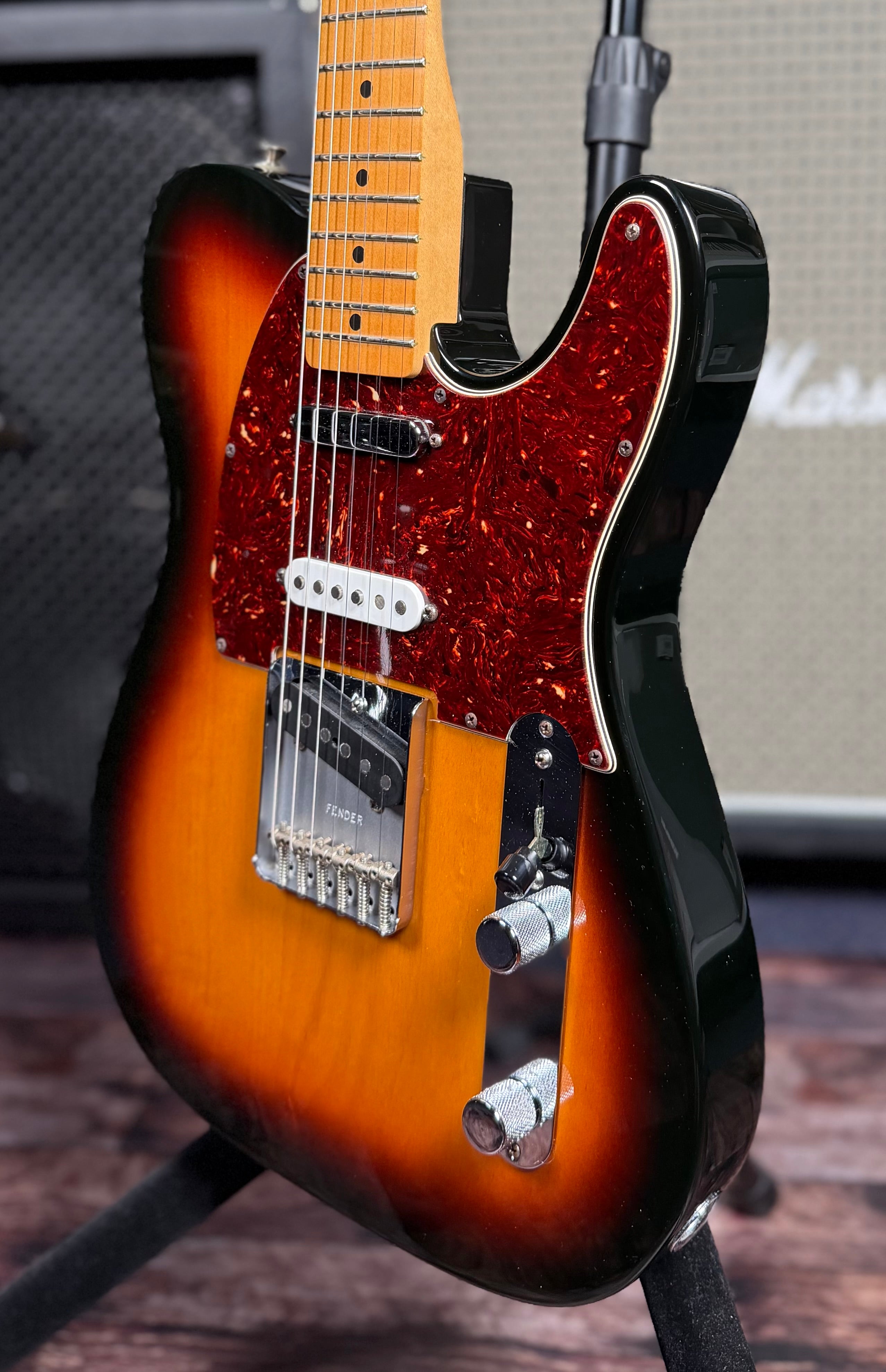 2015 Fender Mexico Deluxe Nashville Tele®, Maple Fingerboard - Brown Sunburst W/ Hard Case ( Pre Owned )