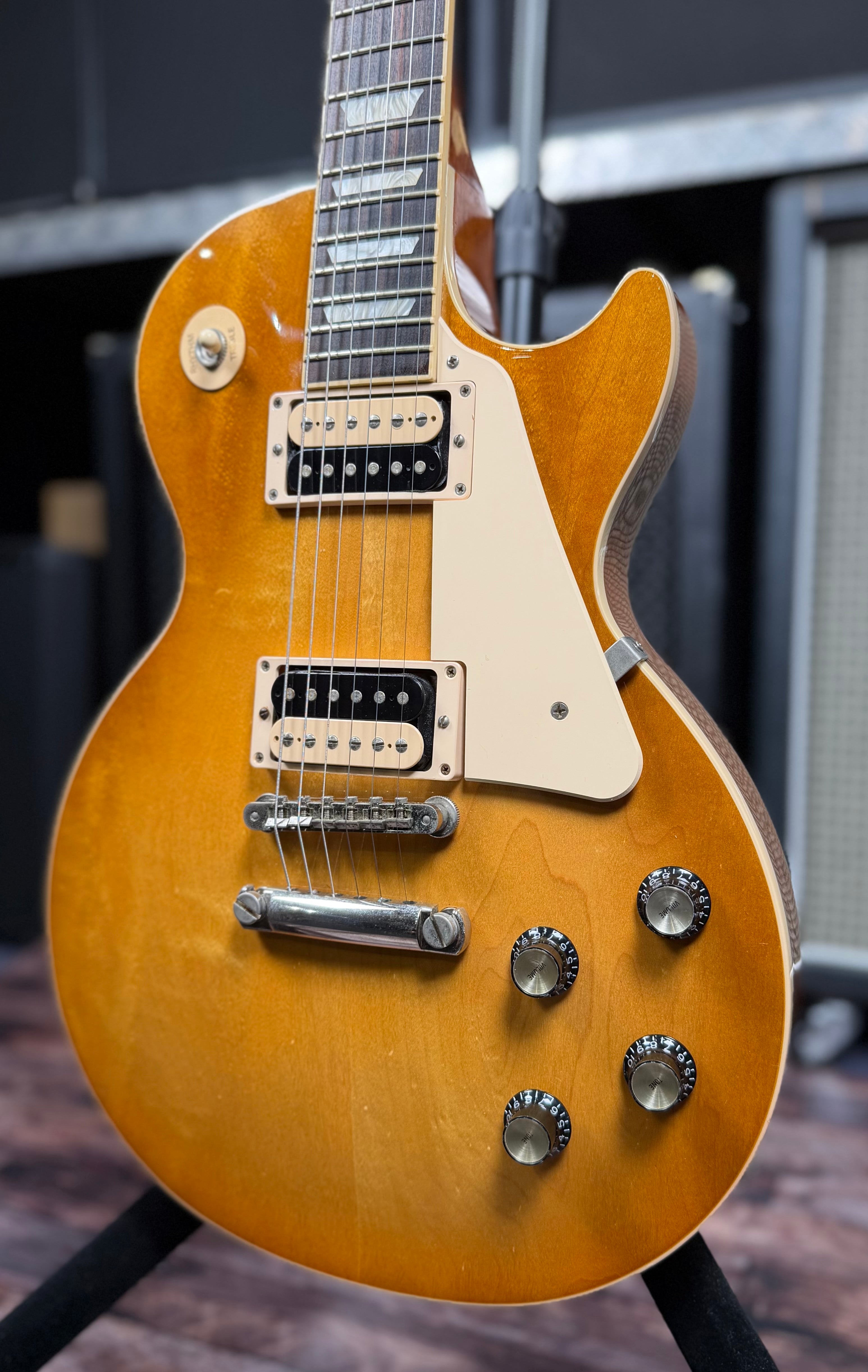 2019 Gibson Les Paul Classic - Honeyburst w/- Hardcase, etc (Pre Owned)