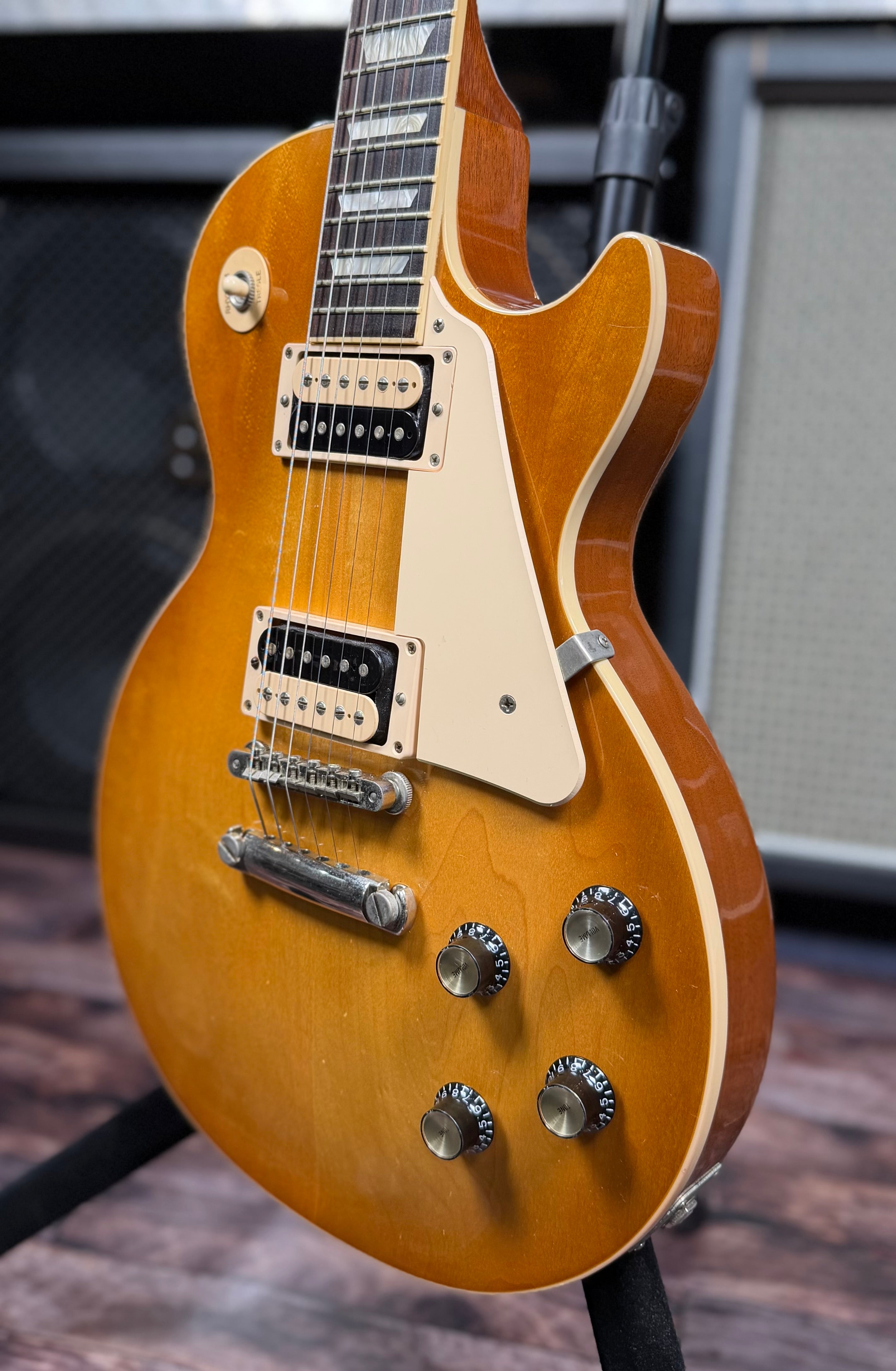 2019 Gibson Les Paul Classic - Honeyburst w/- Hardcase, etc (Pre Owned)
