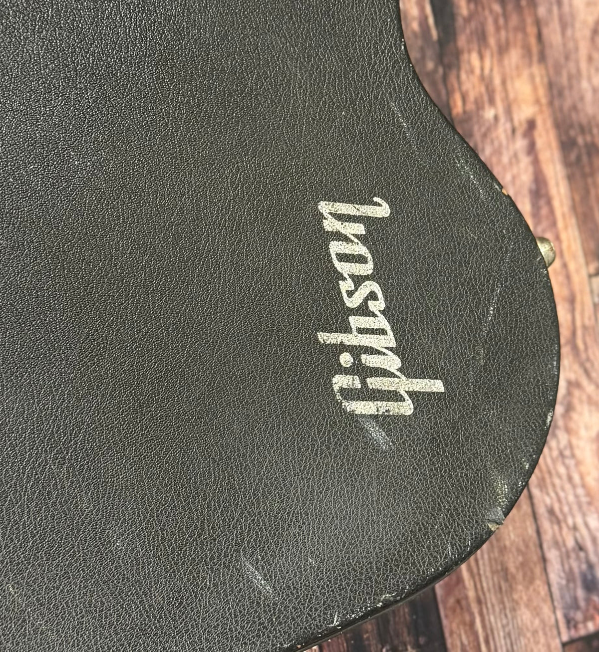 Close-up of the hardcase lid showing the 'Gibson' logo printed on the case covering.