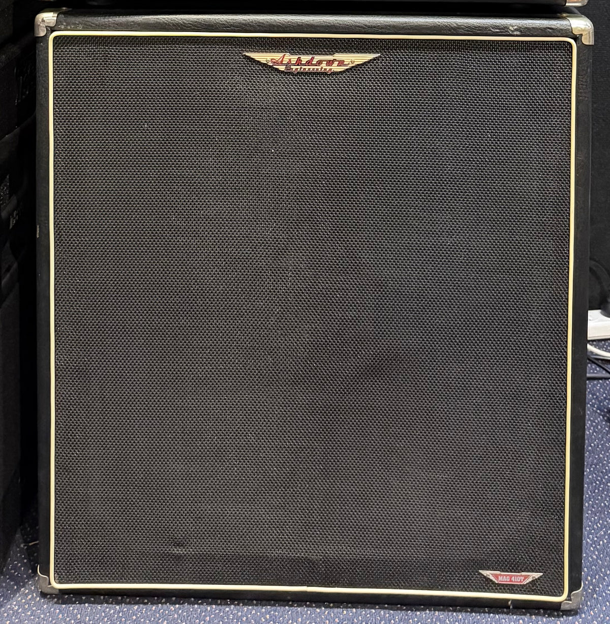 2012 450 WATT BASS QUADBOX 4 X 10 INCH SPKRS DEEP CAB ( Pre Owned) Serial 2012101148