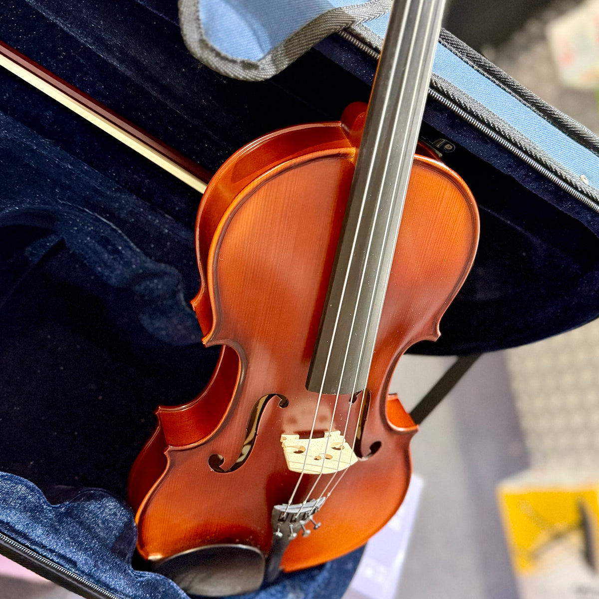 2020 Raggetti RV2 15.5" Viola Outfit W-Case & Bow ( Pre Owned )