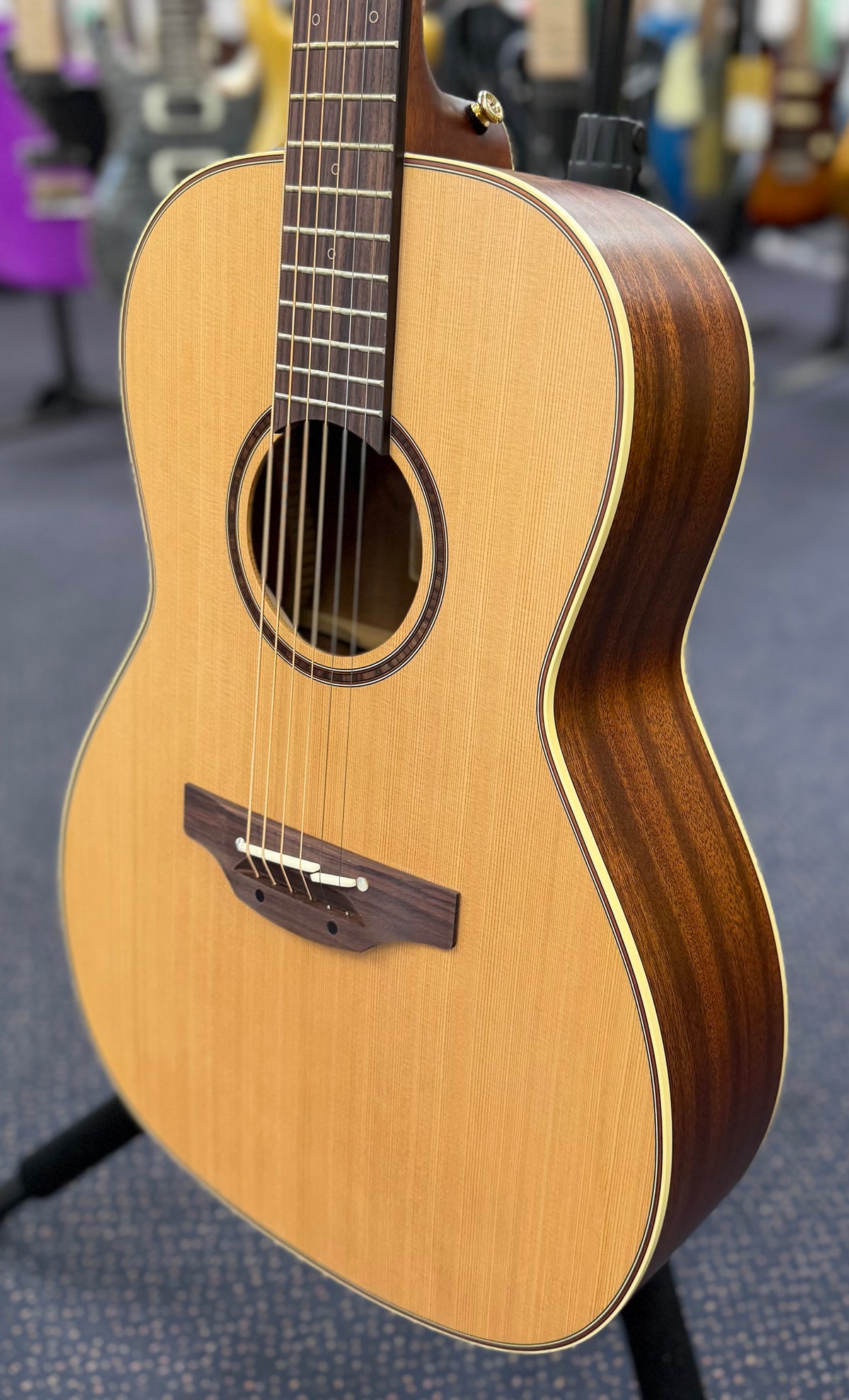 Takamine (Japan) Pro Series 3 New Yorker AC/EL Guitar in Natural Satin Finish W/- Hard Case ( Pre Owned )-Takamine-Infinite Music