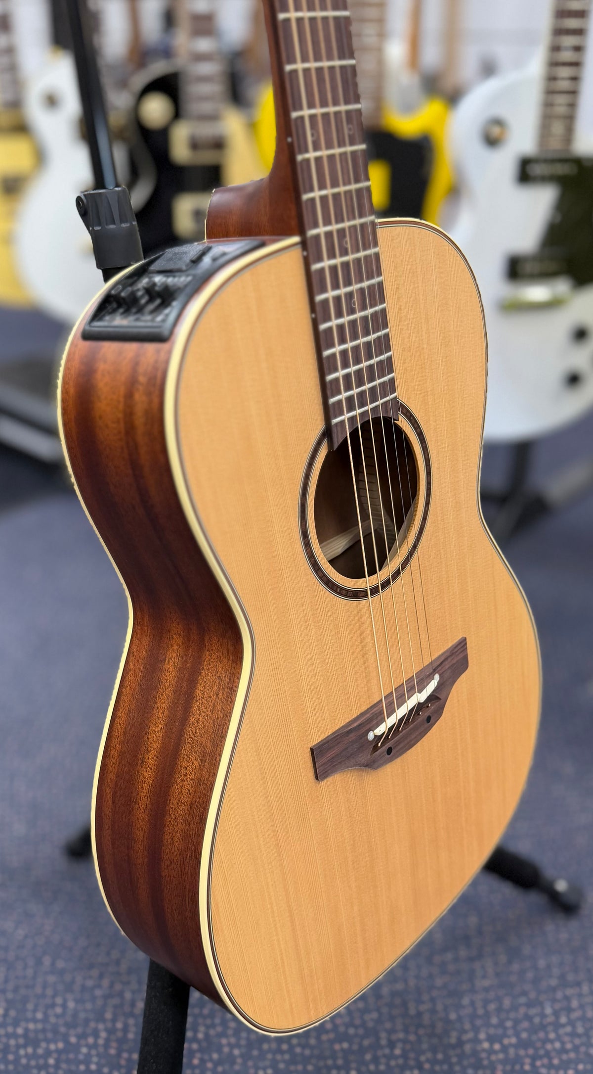 Takamine (Japan) Pro Series 3 New Yorker AC/EL Guitar in Natural Satin Finish W/- Hard Case ( Pre Owned )-Takamine-Infinite Music