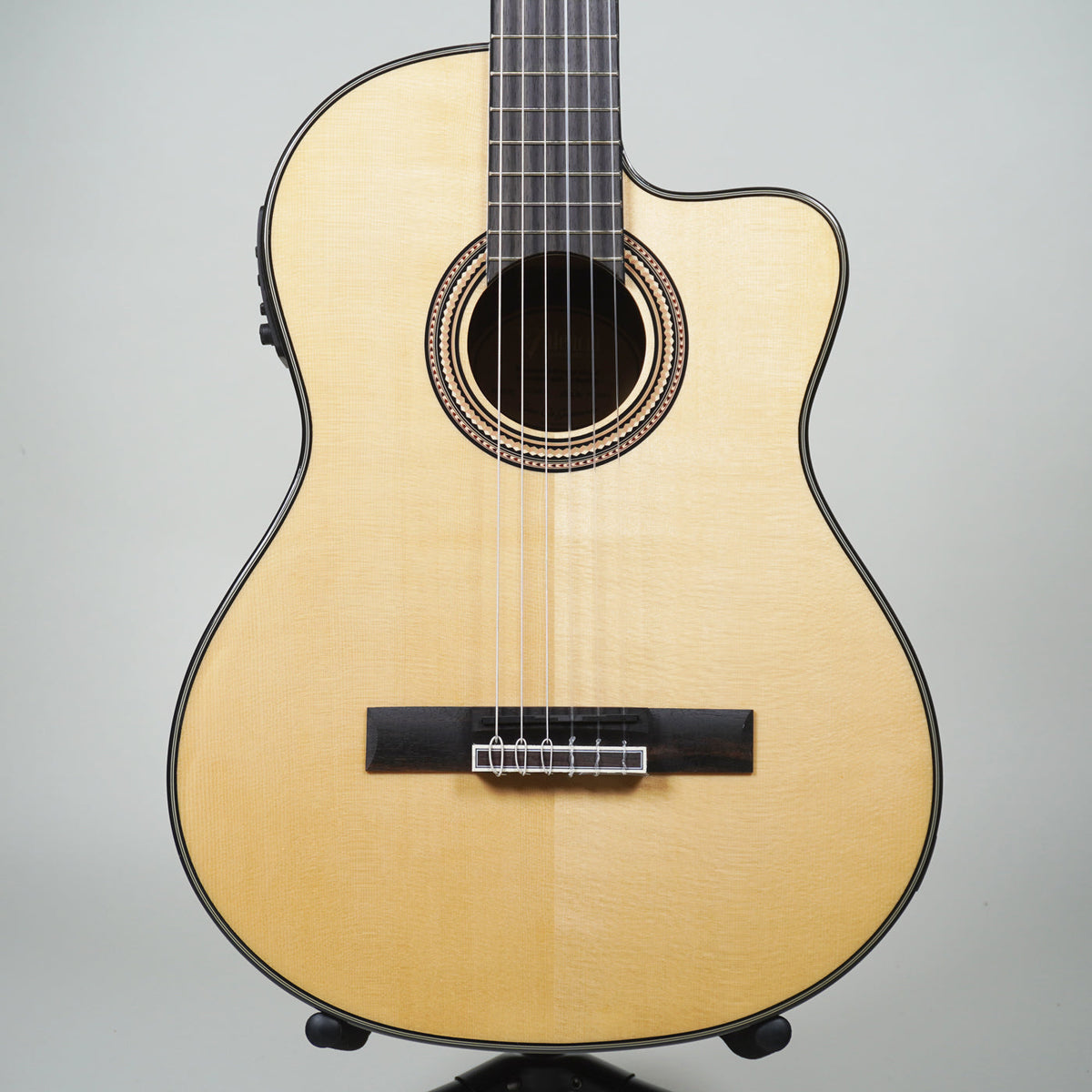 Valencia 560 Series 4/4 size Classical Guitar with Pickup-Valencia-Infinite Music