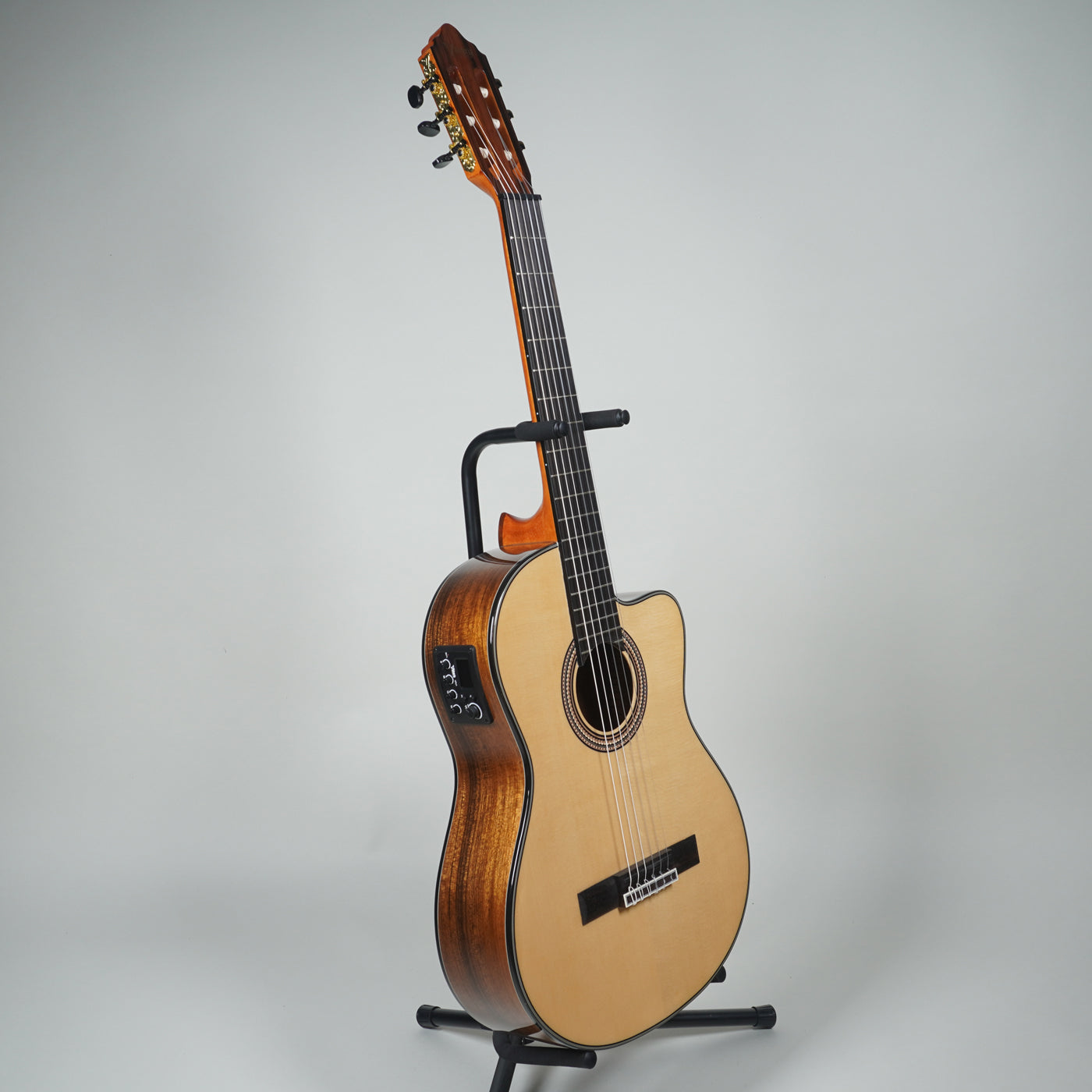 Valencia 560 Series 4/4 size Classical Guitar with Pickup-Valencia-Infinite Music