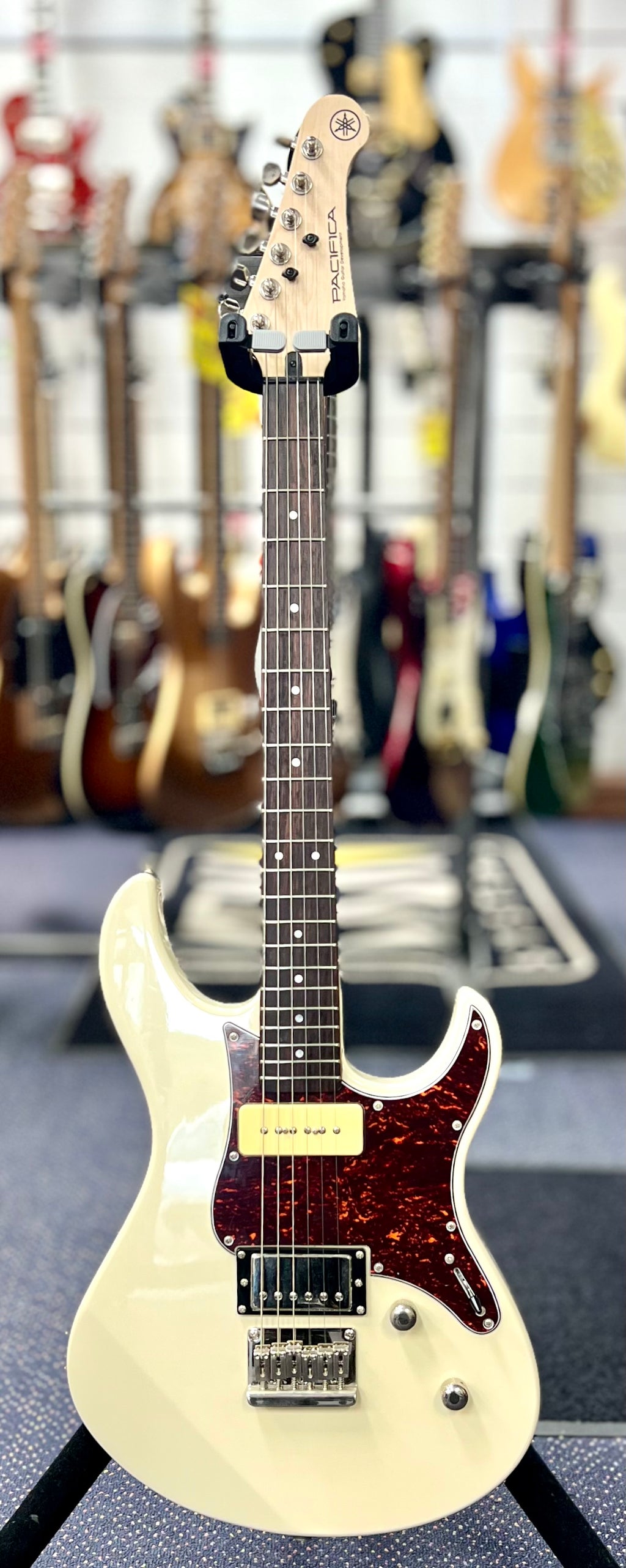 Yamaha Pacifica PAC311H Electric Guitar - Vintage White ( Pre Owned )-Yamaha-Infinite Music